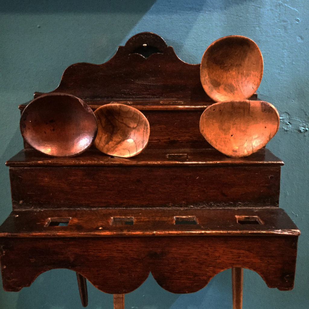 Spoon rack