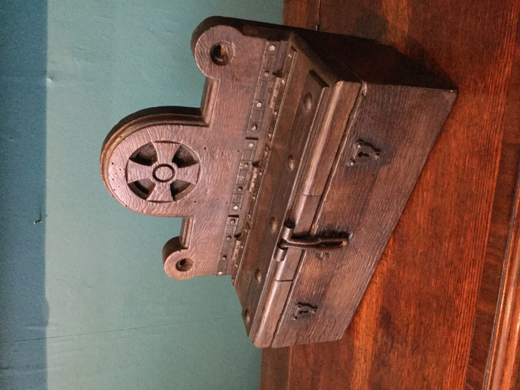 Oak gothic box